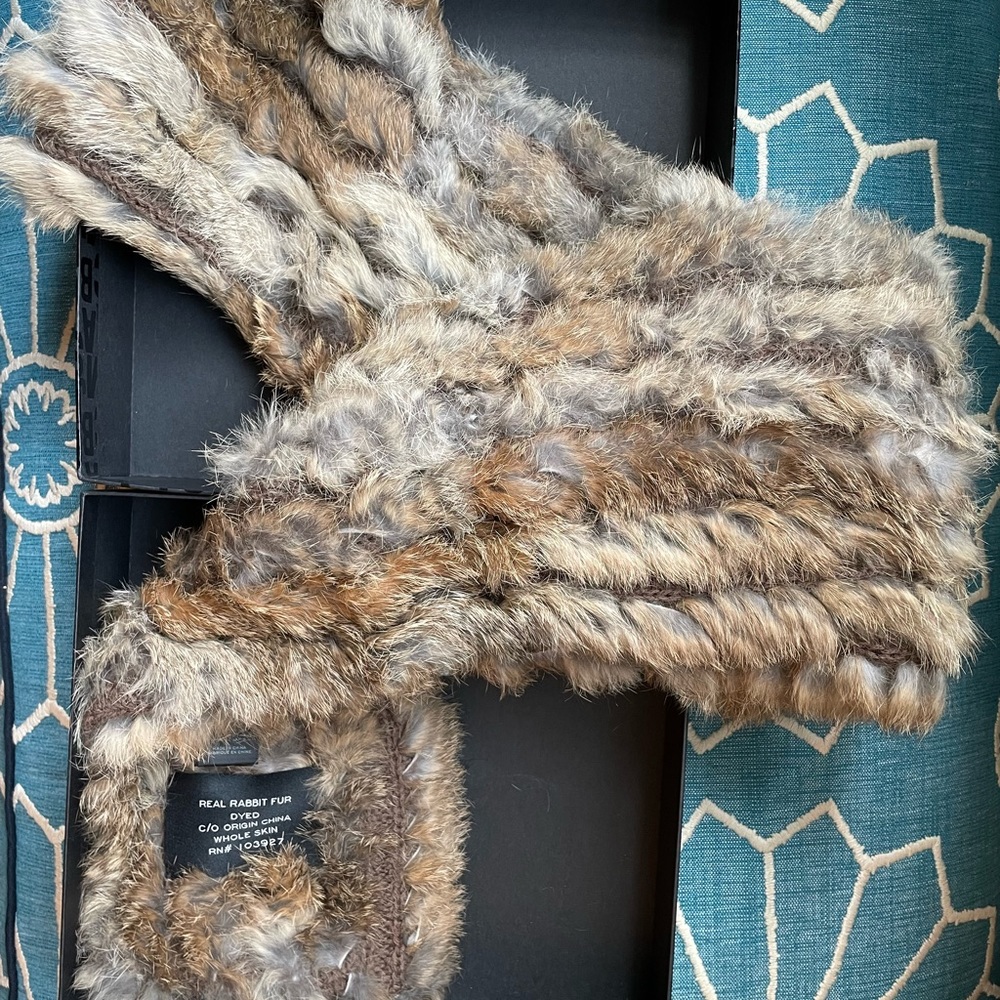 Marc Jacob’s Rabbit fur scarf/wrap - Picture 4 of 5